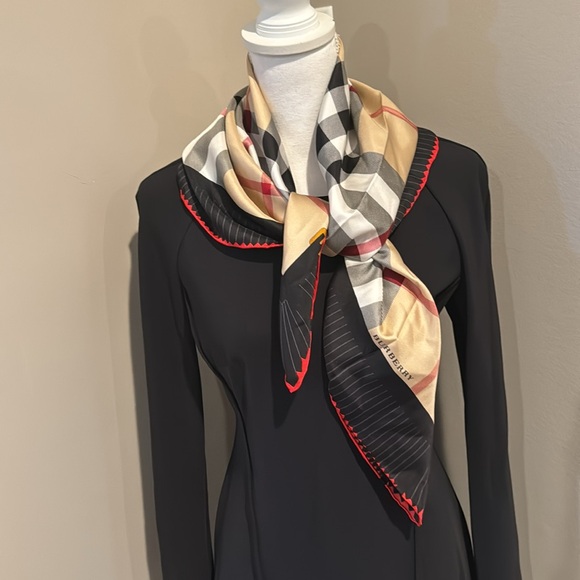 Burberry 34” square silk nova check scarf - Picture 13 of 14